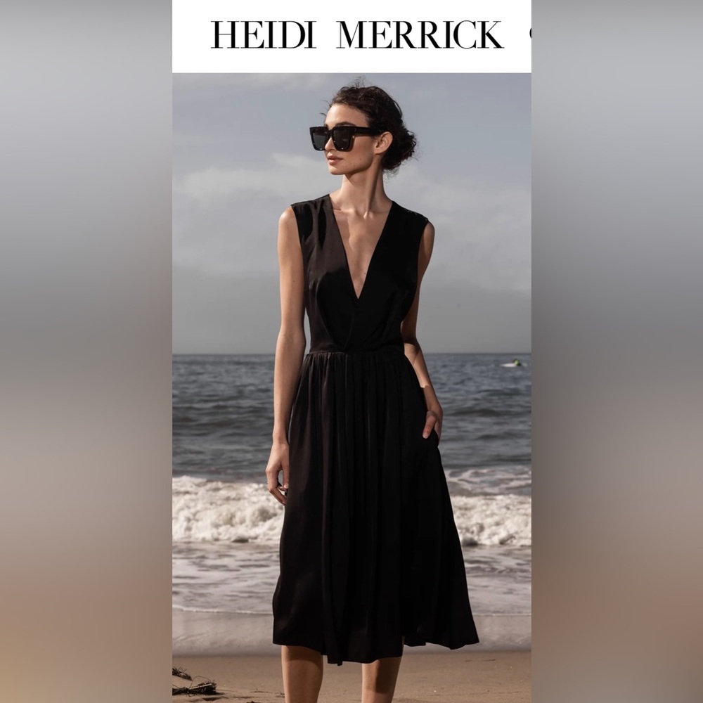 Heidi Merrick Black Plunge Neck Sleeveless Midi Dress